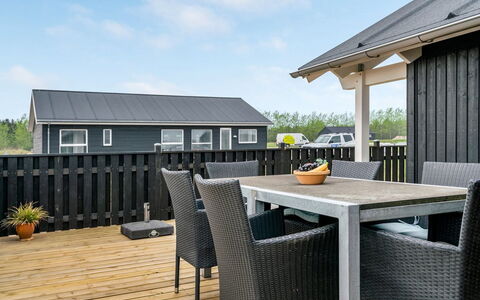 Mirkka - 1.5Km from the Sea: Bois, Maison, Chalet, Domicile, Toit, Zone Rurale, Siding, Cabane En Rondins, Batiments Jardin, Dur