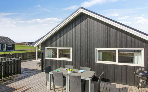 Mirkka - 1.5Km from the Sea: Bois, Maison, Chalet, Domicile, Toit, Zone Rurale, Siding, Cabane En Rondins, Batiments Jardin, Dur