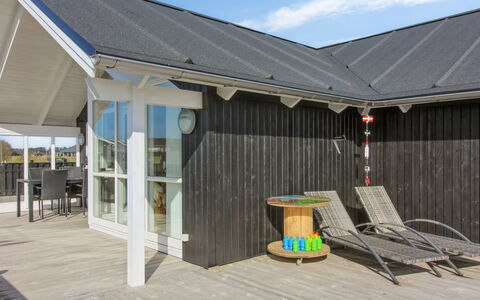 Mirkka - 1.5Km from the Sea: Bois, Maison, Chalet, Domicile, Toit, Zone Rurale, Siding, Cabane En Rondins, Batiments Jardin, Dur