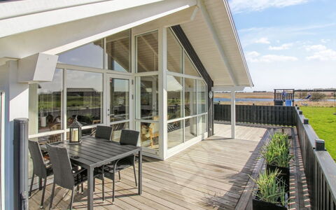 Mirkka - 1.5Km from the Sea: Bois, Maison, Chalet, Domicile, Toit, Zone Rurale, Siding, Cabane En Rondins, Batiments Jardin, Dur