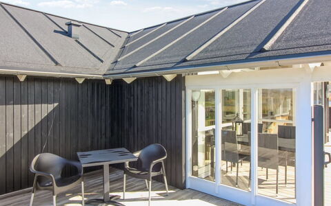 Mirkka - 1.5Km from the Sea: Bois, Maison, Chalet, Domicile, Toit, Zone Rurale, Siding, Cabane En Rondins, Batiments Jardin, Dur