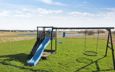 Mirkka - 1.5Km from the Sea: Bois, Maison, Chalet, Domicile, Toit, Zone Rurale, Siding, Cabane En Rondins, Batiments Jardin, Dur