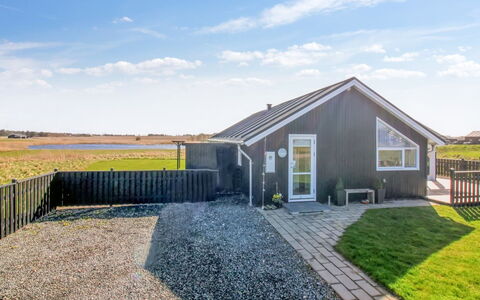 Mirkka - 1.5Km from the Sea: Bois, Maison, Chalet, Domicile, Toit, Zone Rurale, Siding, Cabane En Rondins, Batiments Jardin, Dur