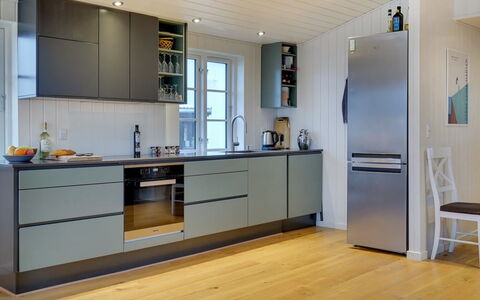 Sofine - 250M from the Sea: Appareil De Cuisine, Sol, Cuisine, Principaux Appliance, Cabinetry, Bois, Sol, Électroménager, Comptoir, Parquet