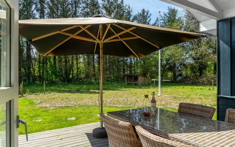 Nanja - 759M from the Sea: Chalet, Domicile, Maison, Toit, Porche, Biens, Siding, Batiments Jardin, Ferme, Cour