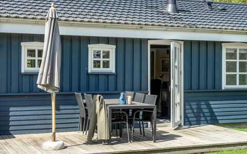 Nanja - 759M from the Sea: Chalet, Domicile, Maison, Toit, Porche, Biens, Siding, Batiments Jardin, Ferme, Cour