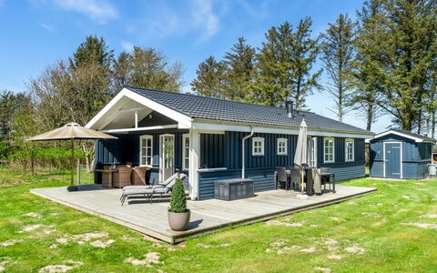 Nanja - 759M from the Sea: Chalet, Domicile, Maison, Toit, Porche, Biens, Siding, Batiments Jardin, Ferme, Cour
