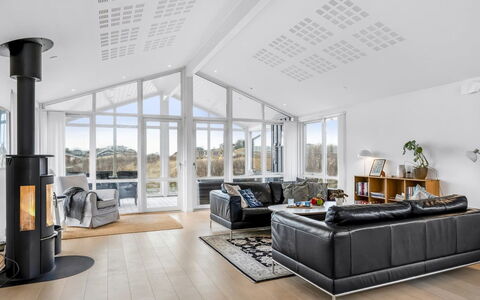 Eileen - 300M from the Sea: Bois, Maison, Chalet, Domicile, Toit, Zone Rurale, Siding, Cabane En Rondins, Batiments Jardin, Dur