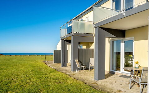 Risker - 70M from the Sea: Chalet, Arrière-Cour, Cour, Batiments Jardin, Cabanon, Siding, Mobilier De Jardin, Cabane En Rondins, Structure En Plein Air, Cabane