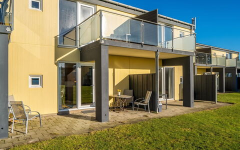 Risker - 70M from the Sea: Chalet, Arrière-Cour, Cour, Batiments Jardin, Cabanon, Siding, Mobilier De Jardin, Cabane En Rondins, Structure En Plein Air, Cabane