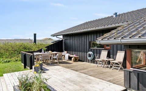 Danica - 175M from the Sea: Domicile, Toit, Maison, Porte, Chalet, Ombre, Jardin, Couverture De Sol, Porche, Cour