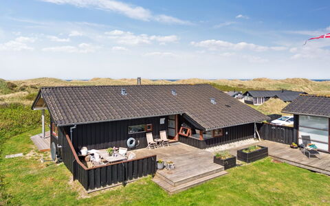 Danica - 175M from the Sea: Domicile, Toit, Maison, Porte, Chalet, Ombre, Jardin, Couverture De Sol, Porche, Cour