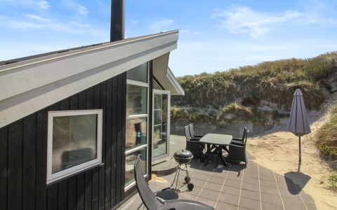 Felippa - 25M from the Sea: Herbe, Prairie, Paysage, Écorégion, Plaine, Communauté Des Plantes, Lot Terre, Mobilier De Jardin, Prairie, Formations Arbustives