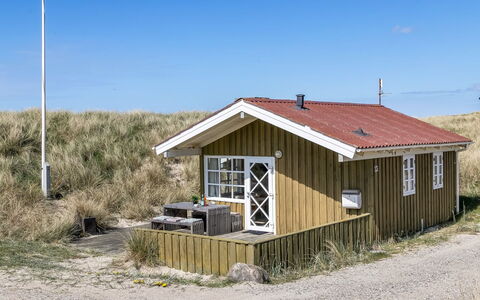 Guthfrith - 100M from the Sea: Toit, Domicile, Porte, Chalet, Ombre, Siding, Cour, Biens, Arrière-Cour