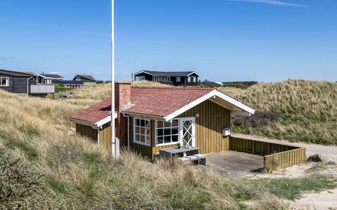 Guthfrith - 100M from the Sea: Toit, Domicile, Porte, Chalet, Ombre, Siding, Cour, Biens, Arrière-Cour