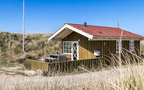 Guthfrith - 100M from the Sea: Toit, Domicile, Porte, Chalet, Ombre, Siding, Cour, Biens, Arrière-Cour