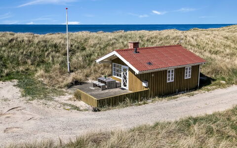 Guthfrith - 100M from the Sea: Toit, Domicile, Porte, Chalet, Ombre, Siding, Cour, Biens, Arrière-Cour