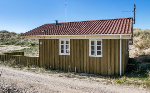 Guthfrith - 100M from the Sea: Toit, Domicile, Porte, Chalet, Ombre, Siding, Cour, Biens, Arrière-Cour