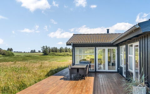 Hildegardt - 1Km from the Sea: Toit, Maison, Domicile, Chalet, Siding, Biens, Allée, Batiments Jardin, Cour, Cabanon