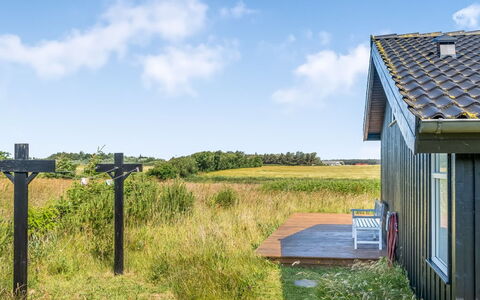 Hildegardt - 1Km from the Sea: Toit, Maison, Domicile, Chalet, Siding, Biens, Allée, Batiments Jardin, Cour, Cabanon