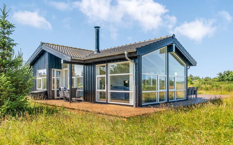 Hildegardt - 1Km from the Sea: Toit, Maison, Domicile, Chalet, Siding, Biens, Allée, Batiments Jardin, Cour, Cabanon