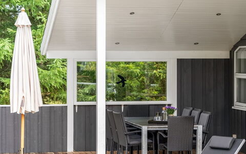 Dimo - 700M from the Sea: Bâtiment, Maison, Fenêtre, Domicile, Toit, Zone Résidentielle, Arbuste, Chalet, Lot Terre