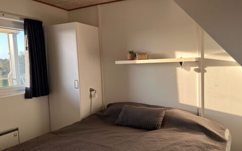 Birgitta - 150M from the Sea: Mur, Chambre, Bois, Design Intérieur, Lit, Sol, Drap De Lit, Sol, Meubles, Literie