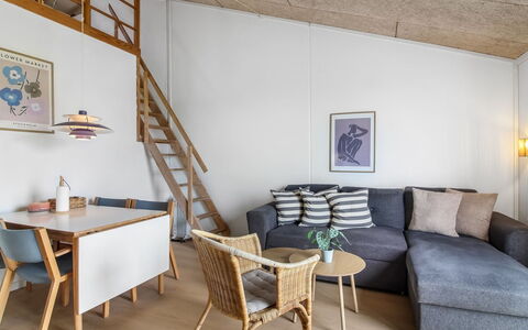 Salka - 150M from the Sea: Meubles, Design Intérieur, Sol, Sol, Bois, Canapé, Plafond, Pièce, Salon, Chaise