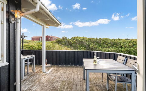 Kasperi - 250M from the Sea: Architecture, Toit, Domicile, Composite, Daylighting, Siding, Allée