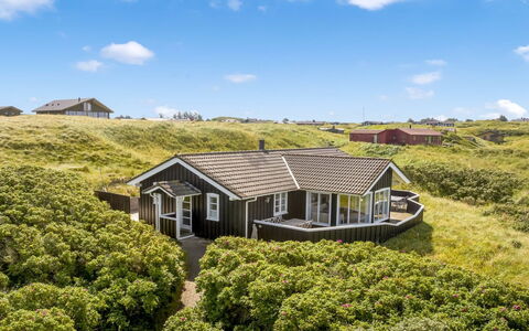 Kasperi - 250M from the Sea: Architecture, Toit, Domicile, Composite, Daylighting, Siding, Allée