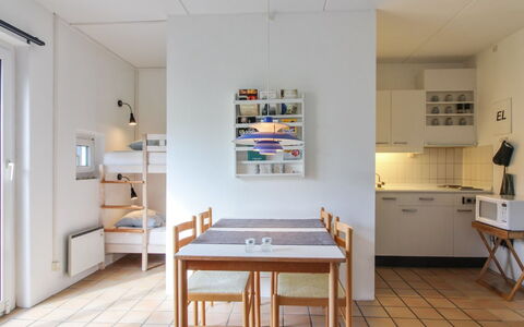 Tinke - 150M from the Sea: Domicile, Toit, Maison, Porte, Chalet, Ombre, Jardin, Couverture De Sol, Porche, Cour