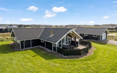 Freya - 200M from the Sea: Toit, Maison, Zone Résidentielle, Domicile, Biens, Chalet, Conception