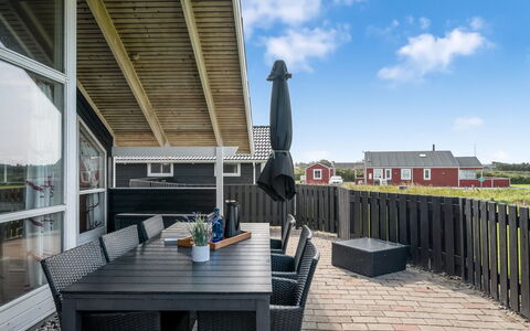 Freya - 200M from the Sea: Toit, Maison, Zone Résidentielle, Domicile, Biens, Chalet, Conception