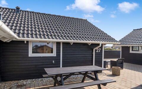 Freya - 200M from the Sea: Toit, Maison, Zone Résidentielle, Domicile, Biens, Chalet, Conception