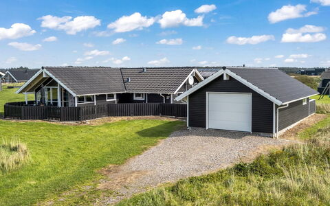 Freya - 200M from the Sea: Toit, Maison, Zone Résidentielle, Domicile, Biens, Chalet, Conception