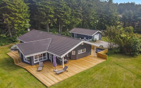 Aniki - 1.4Km from the Sea: Architecture, Toit, Domicile, Composite, Daylighting, Siding, Allée
