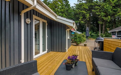 Aniki - 1.4Km from the Sea: Architecture, Toit, Domicile, Composite, Daylighting, Siding, Allée