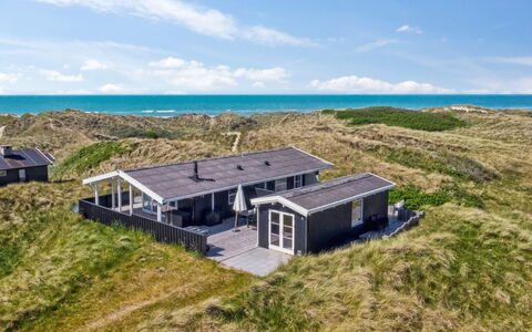 Gojko - 140M from the Sea: Bois, Maison, Chalet, Domicile, Toit, Zone Rurale, Siding, Cabane En Rondins, Batiments Jardin, Dur