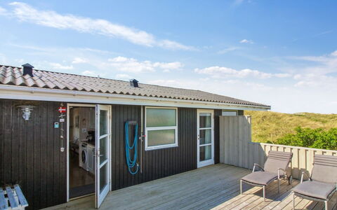 Gojko - 140M from the Sea: Bois, Maison, Chalet, Domicile, Toit, Zone Rurale, Siding, Cabane En Rondins, Batiments Jardin, Dur