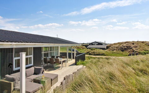 Gojko - 140M from the Sea: Bois, Maison, Chalet, Domicile, Toit, Zone Rurale, Siding, Cabane En Rondins, Batiments Jardin, Dur