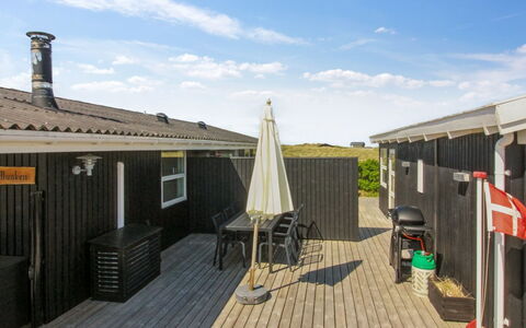 Gojko - 140M from the Sea: Bois, Maison, Chalet, Domicile, Toit, Zone Rurale, Siding, Cabane En Rondins, Batiments Jardin, Dur