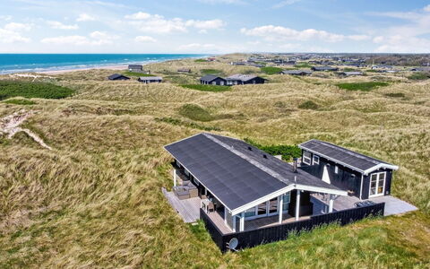 Gojko - 140M from the Sea: Bois, Maison, Chalet, Domicile, Toit, Zone Rurale, Siding, Cabane En Rondins, Batiments Jardin, Dur