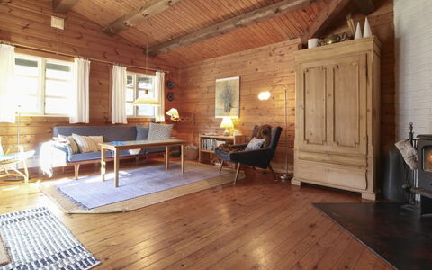 Olin - 600M from the Sea: Maison, Domicile, Porte, Toit, Chalet, Biens, Jardin, Ombre, Siding, Cour