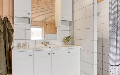Dolma - 75M from the Sea: Chalet, Jardin, Siding, Batiments Jardin, Ombre, Cour, Arrière-Cour, Pelouse, Ferme, Aménagement Paysager