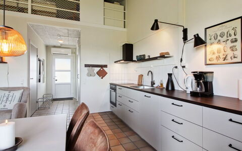 Eydis - 150M from the Sea: Sol, Design Intérieur, Cuisine, Mur, Comptoir, Plafond, Bois, Sol, Meubles, Luminaire