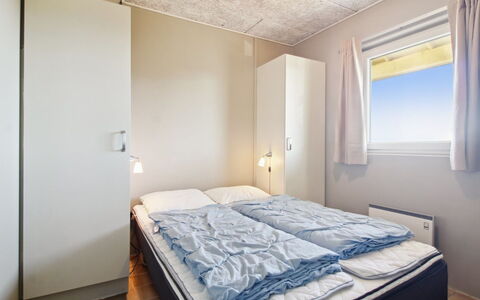 Eydis - 150M from the Sea: Chambre, Lit, Drap De Lit, Literie, Sol, Cadre De Lit, Sol, Plafond, Design Intérieur, Pièce
