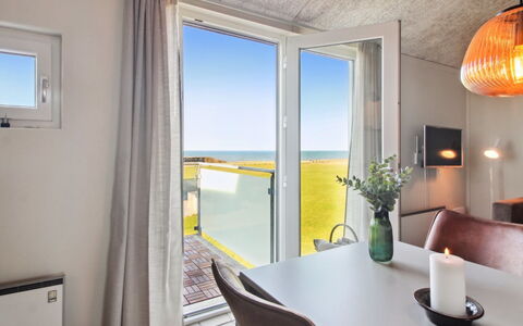 Eydis - 150M from the Sea: Bois, Design Intérieur, Sol, Meubles, Appartement, Tache De Bois, Chaise, Dur, Hôtel, Balcon