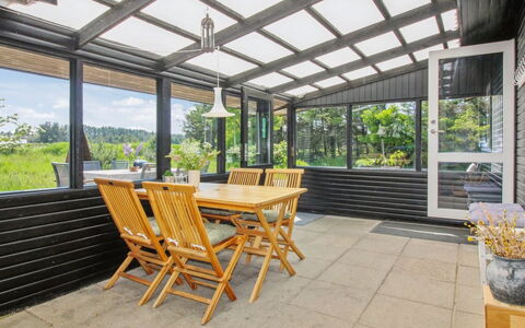 Herma - 300M from the Sea: Bois, Meubles, Design Intérieur, Plafond, Sol, Sol, Verre, Porche, Chaise, Ombre