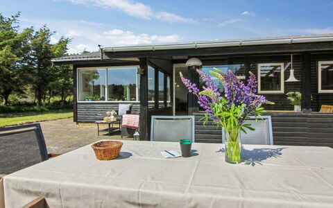 Herma - 300M from the Sea: Domicile, Porche, Lot Terre, Porte, Ombre, Chalet, Biens, Cour, Aménagement Paysager