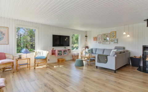 Herma - 300M from the Sea: Sol, Design Intérieur, Parquet, Bois, Plafond, Sol, Salon, Revêtement De Sol Stratifié, Domicile, Meubles